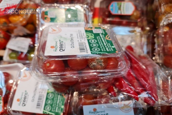 Cà chua có dấu hiệu thối, hỏng, nấm mốc vẫn bày bán