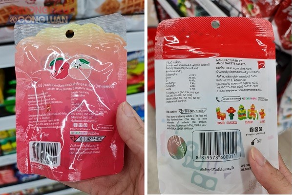Sản phẩm kẹo 100% chữ nước ngoài được bán tại khu vực quầy thanh toán siêu thị Go