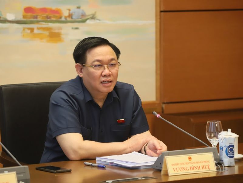 Chủ tịch Quốc hội Vương Đình Huệ phát biểu tại phiên thảo luận tổ sáng ngày 25/05. Ảnh Quochoi.vn