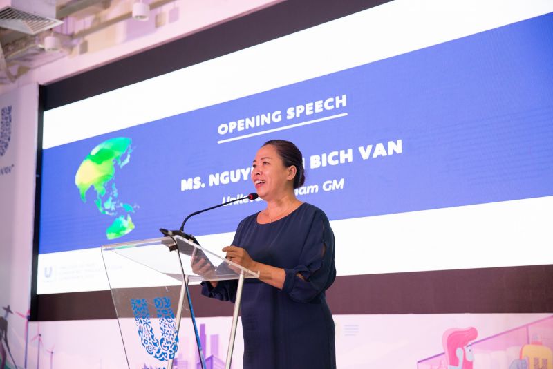 Bà Nguyễn Thị Bích Vân – Chủ tịch Unilever Việt Nam phát biểu tại hội thảo.