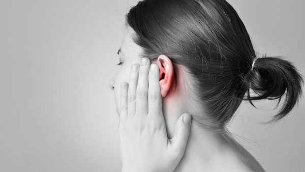 Đau tai ù tai có thể là triệu chứng của nhiều bệnh lý trong cơ thể