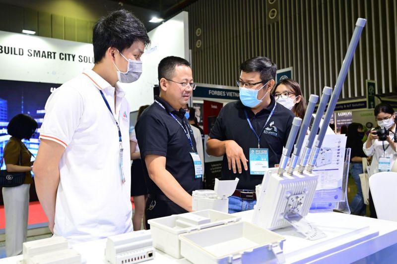 Một số h&igrave;nh ảnh tại gian h&agrave;ng Unicloud trong ng&agrave;y đầu triển l&atilde;m