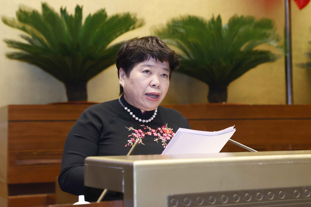 Chủ nhiệm Ủy ban Xã hội của Quốc hội Nguyễn Thúy Anh trình bày Báo cáo giải trình, tiếp thu, chỉnh lý dự thảo Luật Thi đua, khen thưởng (Ảnh: TTXVN)