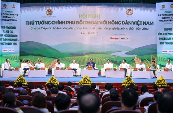 Thủ tướng Chính phủ Phạm Minh Chính và các thành viên Chính phủ trực tiếp đối thoại với nông dân