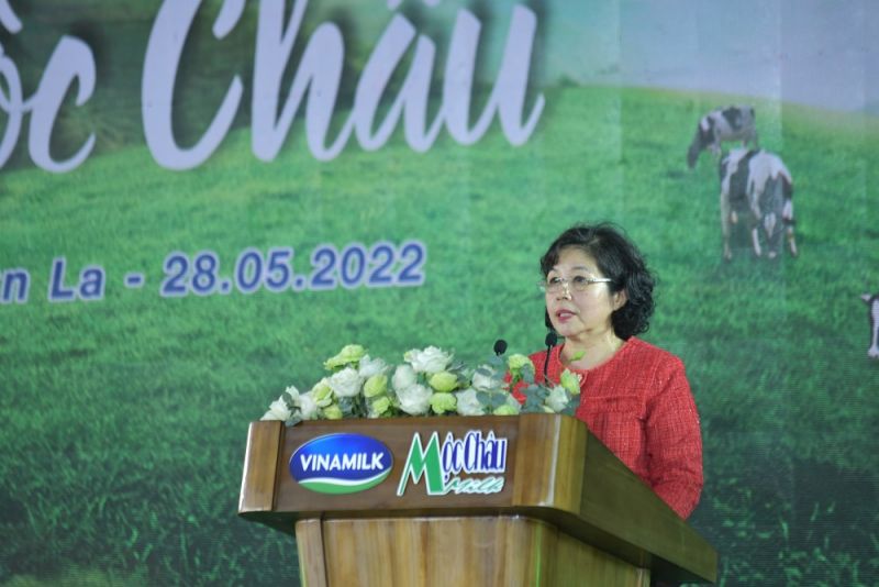 Bà Mai Kiều Liên, Thành viên HĐQT, Tổng Giám đốc Vinamilk kiêm Chủ tịch HĐQT Mộc Châu Milk phát biểu về các định hướng chiến lược đối với dự án