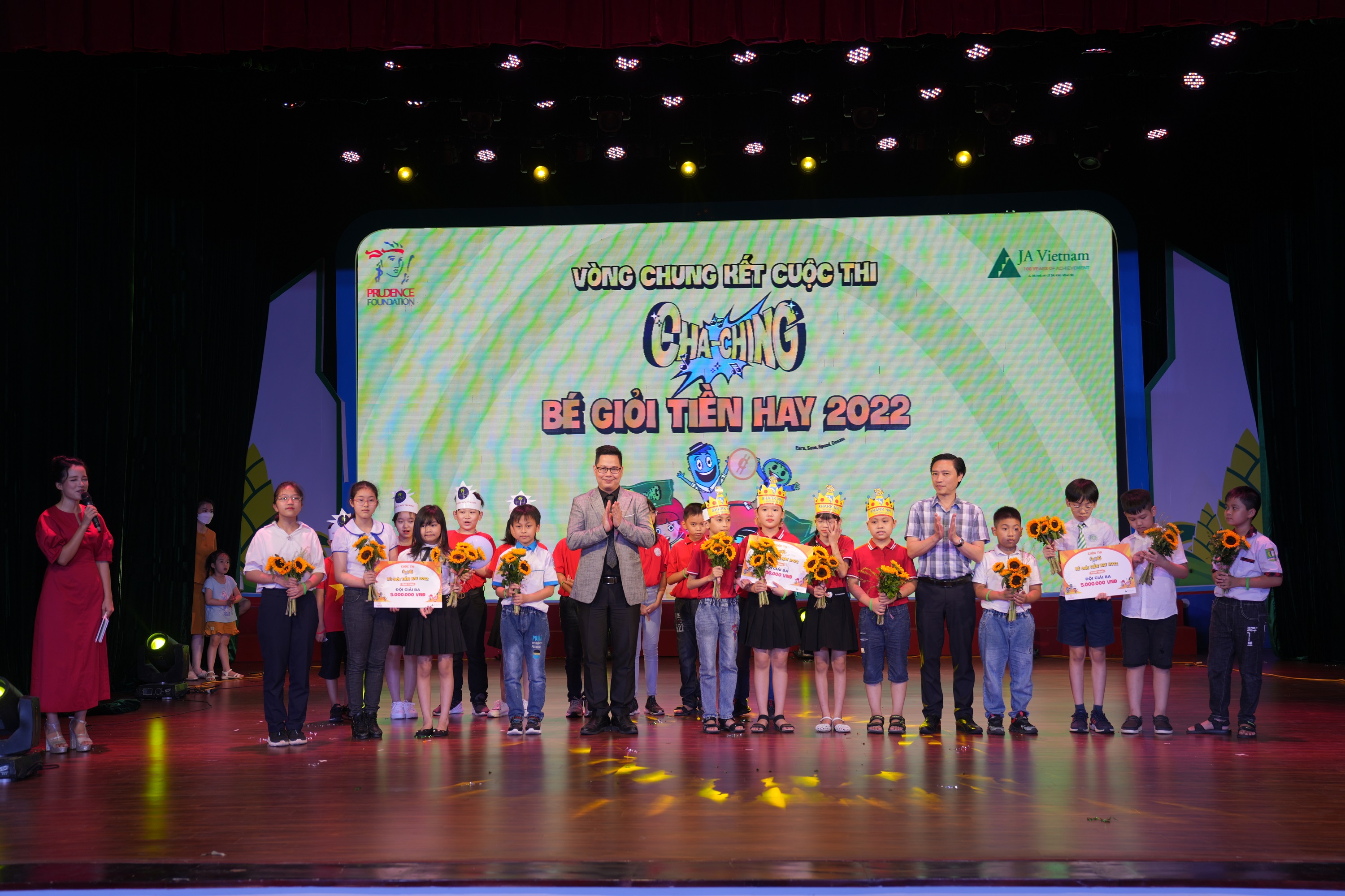 Ng&agrave;y hội Cha-Ching c&ograve;n c&oacute; hoạt động v&ocirc; c&ugrave;ng thu h&uacute;t l&agrave; v&ograve;ng Chung kết tranh t&agrave;i của những bạn th&iacute; sinh xuất sắc của cuộc thi &ldquo;B&eacute; giỏi Tiền hay&rdquo;