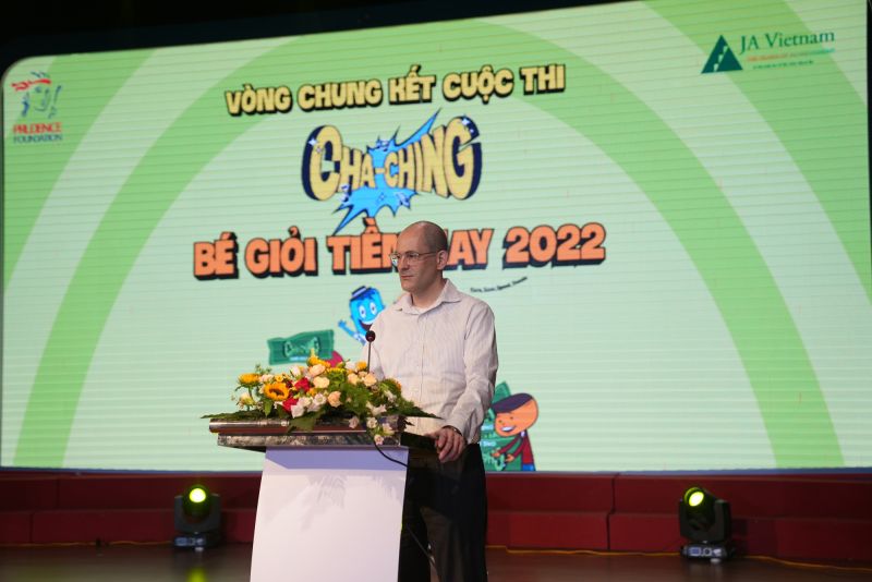 &Ocirc;ng Matthew Hunt, Ph&oacute; Tổng gi&aacute;m đốc T&agrave;i ch&iacute;nh Prudential Việt Nam ph&aacute;t biểu khai mạc ng&agrave;y hội