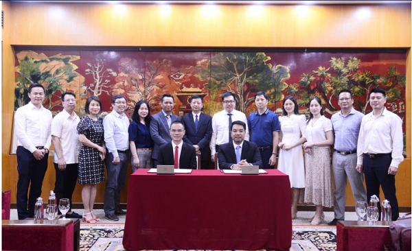 Chiều nay (01/06/2022), Trường Đại học Hà Nội và Hiệp hội doanh nghiệp nhỏ và vừa thành phố Hà Nội đã có buổi gặp gỡ, trao đổi và ký kết biên bản ghi nhớ hợp tác.