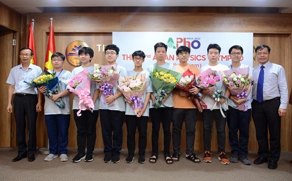 8 em tham dự kỳ thi Olympic vật lý châu Á - Thái Bình Dương năm 2022 đều đoạt giải