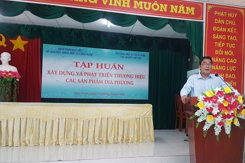 Ông Huỳnh Hùng Dũng - Phó Giám đốc Sở Giáo dục, Khoa học và Công nghệ tỉnh Bạc Liêu, phát biểu khai mạc tập huấn