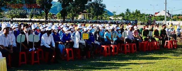 Quang cảnh Lễ mít tinh hưởng ứng Ngày Môi trường Thế giới và phát động thực hiện chương trình “Trồng mới một tỷ cây xanh”.