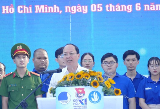 Phó Bí thư Thành ủy TPHCM Nguyễn Hồ Hải phát biểu tại lễ ra quân tình nguyện hè năm 2022