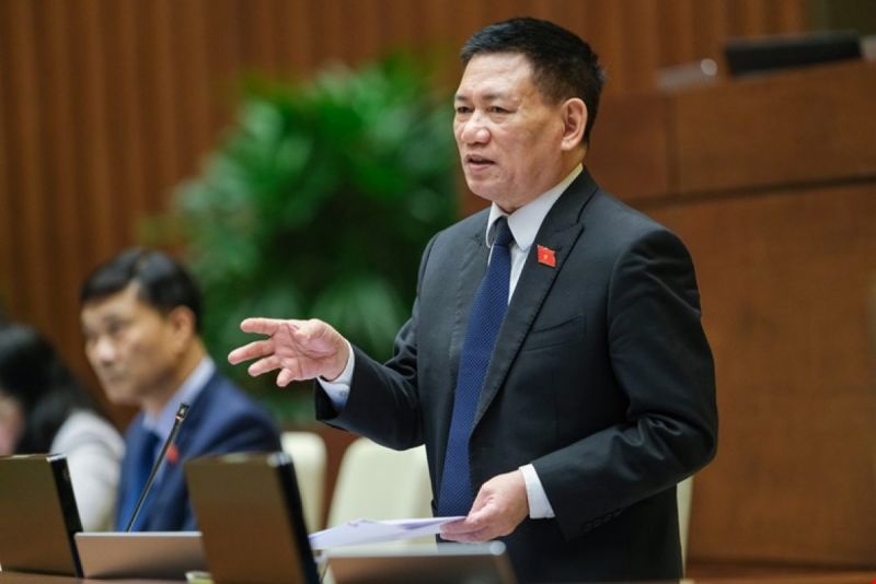 Bộ trưởng Bộ Tài chính Hồ Đức Phớc báo cáo giải trình tại Kỳ họp thứ 3 Quốc hội khóa XV. Ảnh quochoi.vn