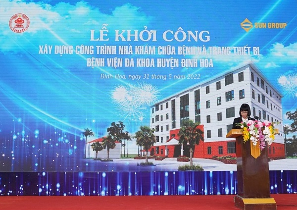 Bà Phạm Tú Cầu, Phó Chủ tịch Sun Group Vùng Thủ đô phát biểu tại sự kiện