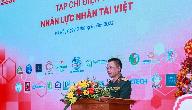 Trung tướng, GS.TS Nguyễn Đình Chiến, Phó Tổng biên tập phụ trách Tạp chí điện tử Nhân lực Nhân tài Việt