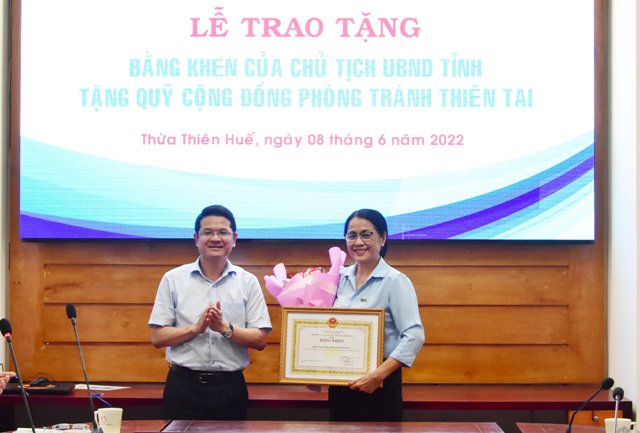 UBND tỉnh Thừa Thiên Huế tặng Bằng khen cho Quỹ Phòng tránh thiên tai