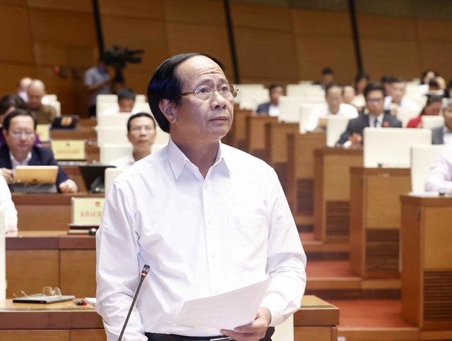 Phó Thủ tướng Lê Văn Thành phát biểu tại phiên chất vấn sáng nay (Ảnh VGP)