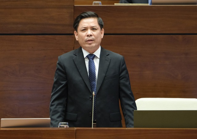Bộ trưởng Nguyễn Văn Thể trả lời chất vấn (Ảnh: Quốc hội)