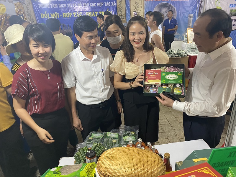 Liên minh Hợp tác xã tỉnh Thanh Hóa tham gia ba gian hàng với 12 sản phẩm hàng hoá đạt chứng nhận OCOP,
