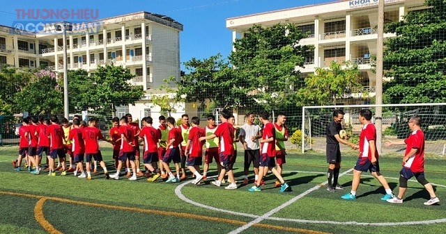 Một trận đấu Giải bóng đá mini Khối Nội chính tỉnh Phú Yên – 2022.