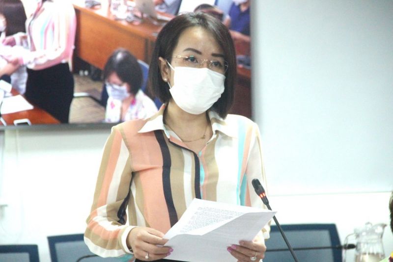 Bà Lê Thiện Quỳnh Như, Phó Chánh Văn phòng Sở Y tế TP. Hồ Chí Minh thông tin tại họp báo
