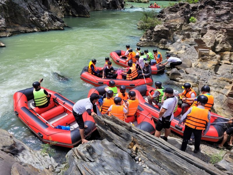 Giải pháp phát triển sản phẩm du lịch liên kết giữa TP. Hồ Chí Minh và các tỉnh Tây Nguyên