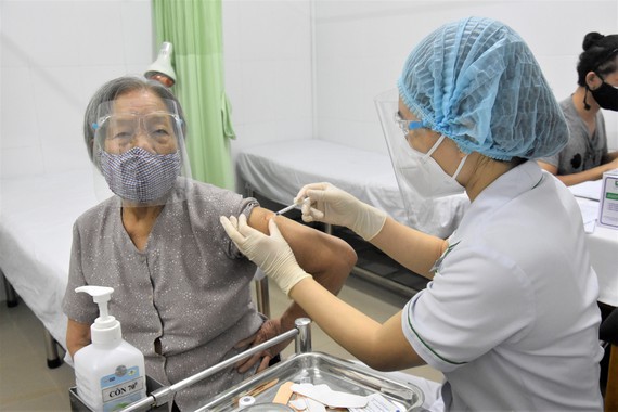 TP. Hồ Chí Minh mở rộng đối tượng tiêm vaccine Covid-19 mũi 4