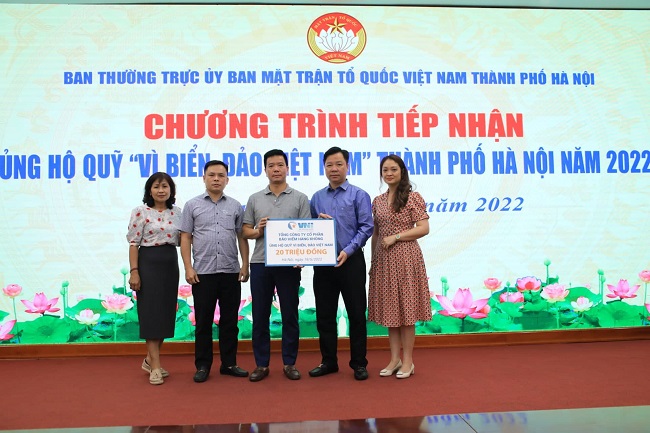 Công đoàn Tổng công ty Cổ phần Bảo hiểm Hàng không (VNI) đã trao 20 triệu đồng ủng hộ Quỹ “Vì biển, đảo Việt Nam” cho Ủy ban Mặt trận Tổ quốc Việt Nam Thành phố Hà Nội
