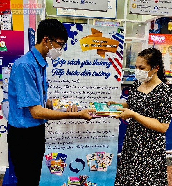 Co.opmart Quy Nhơn: Tổ chức Chương trình “Góp sách yêu thương - Tiếp bước tới trường”