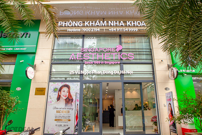 Phòng khám Nha khoa Singae tại số 25 Vũ Ngọc Phan là nơi nạn nhân Phùng Văn Ân thực hiện dịch vụ cấy ghép Implant.