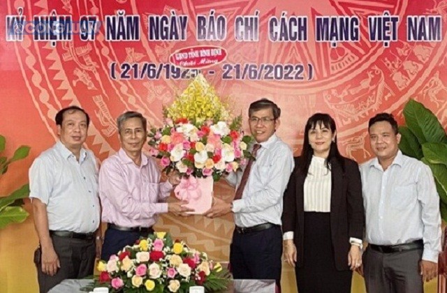 Đoàn công tác Ban Tuyên giáo Tỉnh ủy Bình Định và Sở TT&TT Bình Định thăm, chúc mừng Ngày Báo chí Cách mạng Việt Nam tại Đài PT&TH Bình Định.