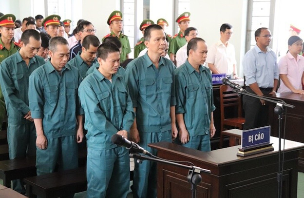 Các bị cáo trong vụ án buôn lậu xăng dầu xảy ra tại Công ty cổ phần Dương Đông – Hòa Phú