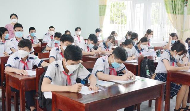 Học sinh lớp 9, Trường THCS Quảng Phú (TP.Quảng Ngãi), ôn tập chuẩn bị cho kỳ thi vào lớp 10, năm học 2022 - 2023.