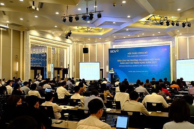 Quang cảnh Hội thảo công bố Báo cáo “Thị trường tài chính Việt Nam 2021 và triển vọng 2022”.