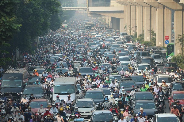 Hà Nội tắc đường thường xuyên vì mật độ dân số quá dày đặc
