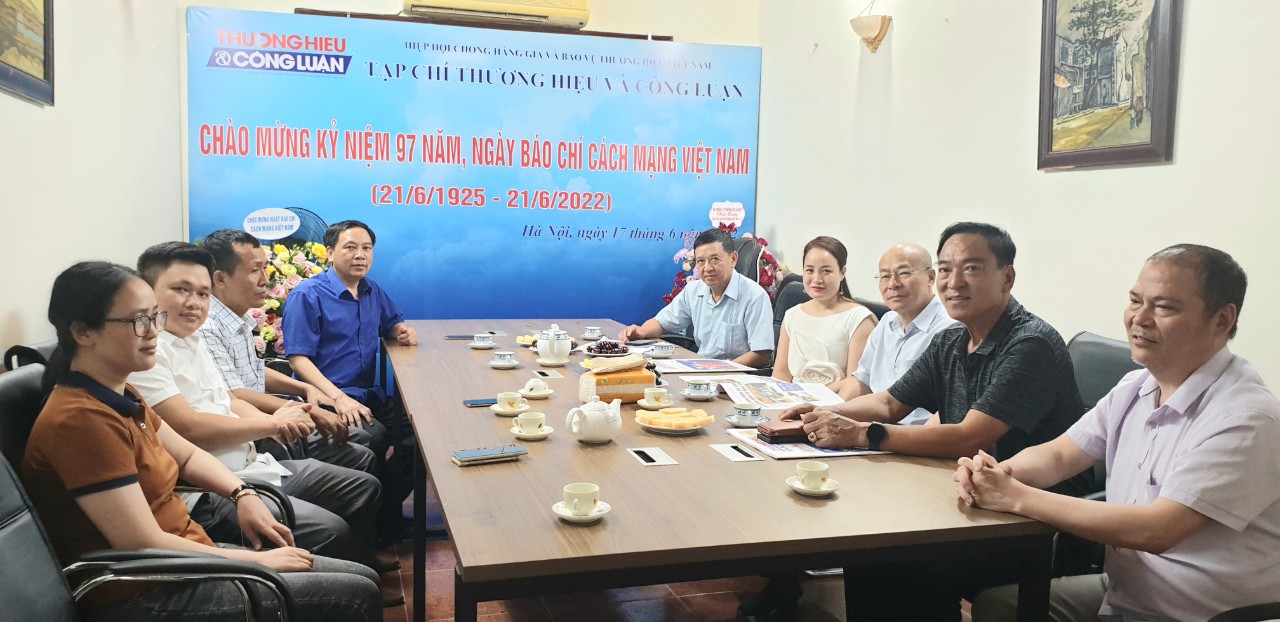 Lãnh đạo Hiệp hội VATAP chúc mừng Tạp chí Thương hiệu và Công luận nhân kỷ niệm 97 năm Ngày Báo chí cách mạng Việt Nam