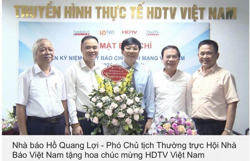 Nhà báo Hồ Quang Lợi - Phó Chủ tịch Thường trực Hội Nhà Báo Việt Nam chúc mừng Truyền hình thực tế HDTV Việt Nam