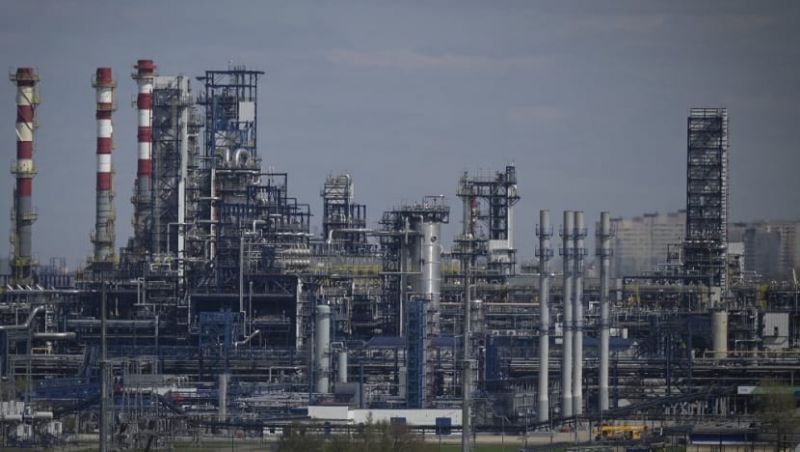 Châu Âu bắt đầu sử dụng khí đốt dự trữ cho mùa Đông. Hình ảnh nhà máy lọc dầu của nhà sản xuất dầu Nga Gazprom Neft ở ngoại ô phía đông nam Moscow. Nguồn AFP