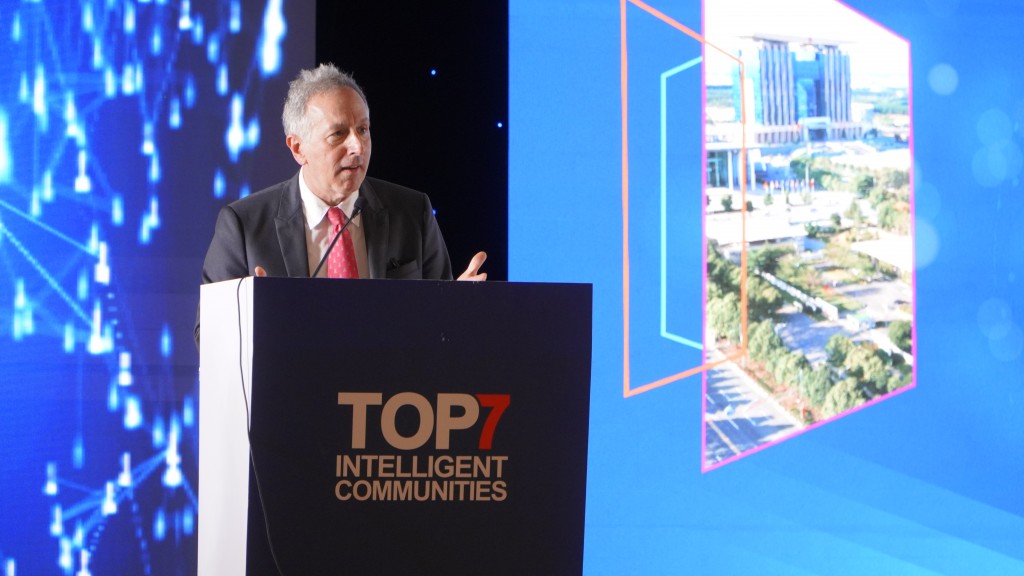 Ông Louis Zacharilla- Đồng sáng lập Diễn đàn Cộng đồng Thông minh Thế giới ICF phát biểu và công bố video top 7 Cộng đồng Thông minh ICF TOP 7 năm 2022