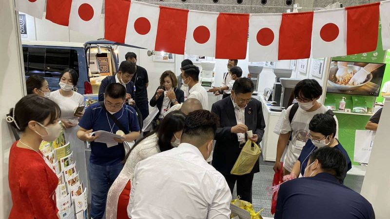 Gian hàng của Việt Nam luôn được khách hàng quan tâm tại các hội chợ ở Nhật Bản. Ảnh Chi nhánh Thương vụ Việt Nam tại Osaka, Nhật Bản