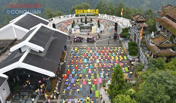 Màn đồng diễn được tổ chức tại quần thể Khu du lịch Fansipan Legend