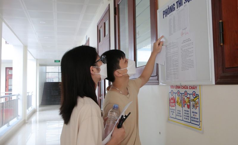 Các thí sinh dự thi tại Trường THPT Lý Thái Tổ (thành phố Từ Sơn) (Ảnh: bacninh.gov.vn)