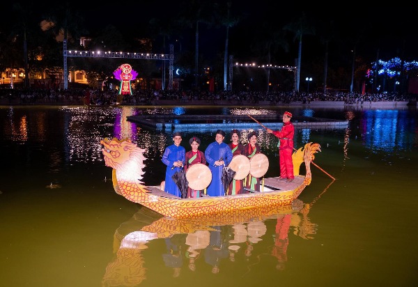Chương trình hát dân ca Quan họ trên thuyền “Đất nước trọn niềm vui” tổ chức vào tối 30/04/2022