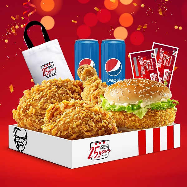 Combo KFC25 159.000 bao gồm 3 Miếng Gà Rán + 1 Burger Tôm/1 Popcorn(Vừa) + 02 lon Pepsi + 02 Phiếu Cào + 01 Túi Canvas phiên bản KFC 25 năm
