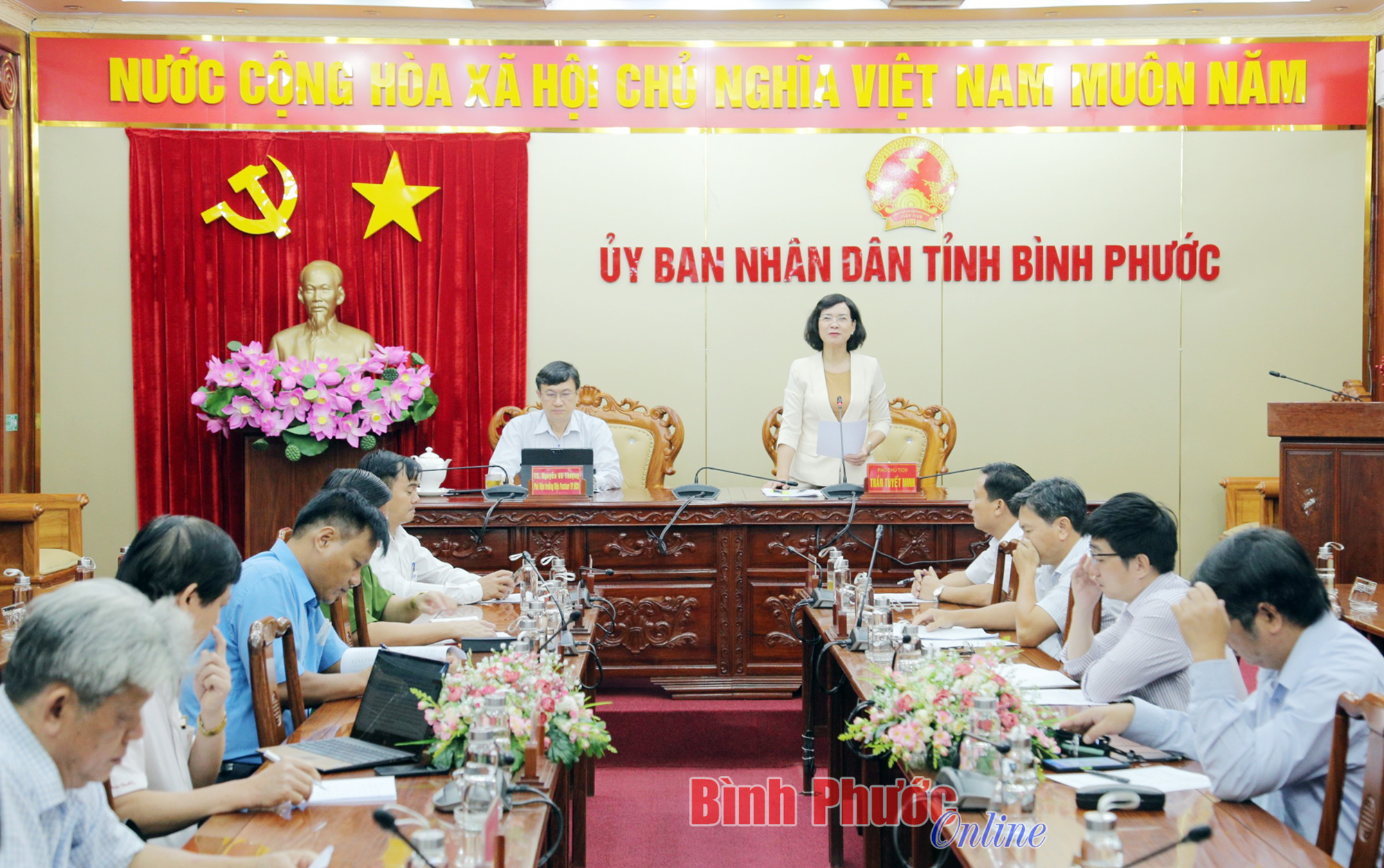 Phó chủ tịch UBND tỉnh Trần Tuyết Minh đề nghị tăng cường truyền thông về tiêm vắc xin phòng Covid-19