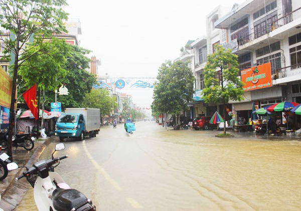 Mưa lớn gây ngập lụt cục bộ nhiều tuyến đường trên địa bàn huyện Vân Đồn, tháng 05/2022