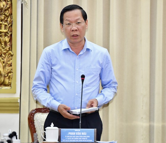 Chủ tịch UBND TPHCM Phan Văn Mãi phát biểu tại kỳ họp kinh tế - xã hội