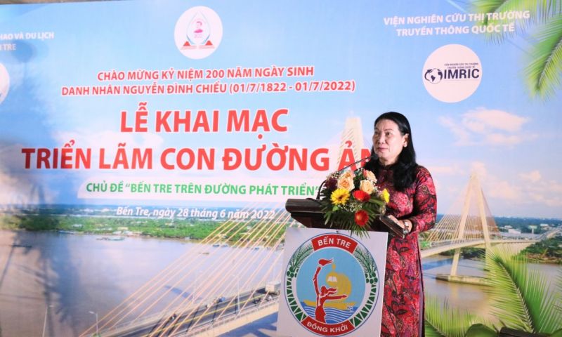 Bà Nguyễn Thị Bé Mười, Phó Chủ tịch UBND tỉnh Bến Tre phát biểu tại lễ khai mạc