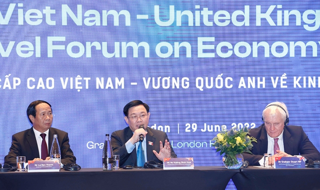 Chủ tịch Quốc hội Vương Đình Huệ dự Tọa đàm cấp cao Việt Nam-Anh về kinh tế và thương mại