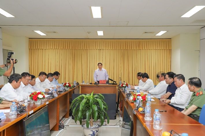 Thủ tướng Chính phủ Phạm Minh Chính chủ trì cuộc họp với Lãnh đạo Thành phố Cần Thơ và Lãnh đạo Tổng công ty Phát điện 2
